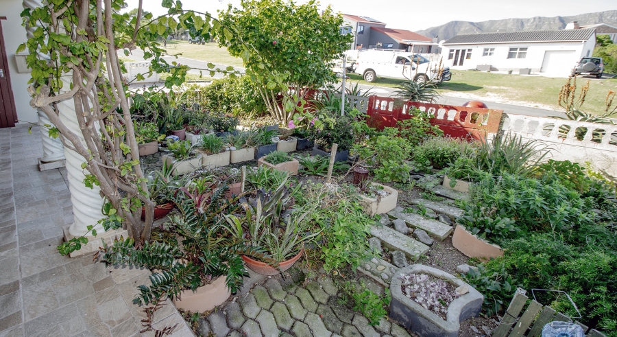 4 Bedroom Property for Sale in De Kelders Western Cape